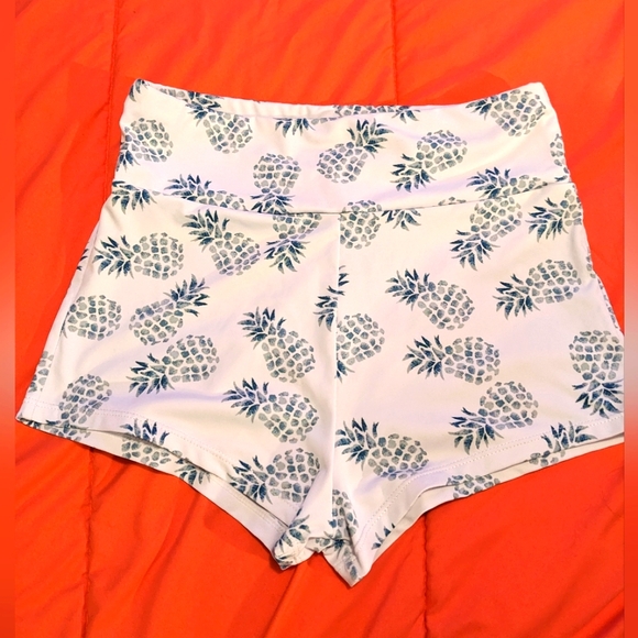 Shein Biker Shorts White w/Green pineapples size medium - Picture 1 of 6